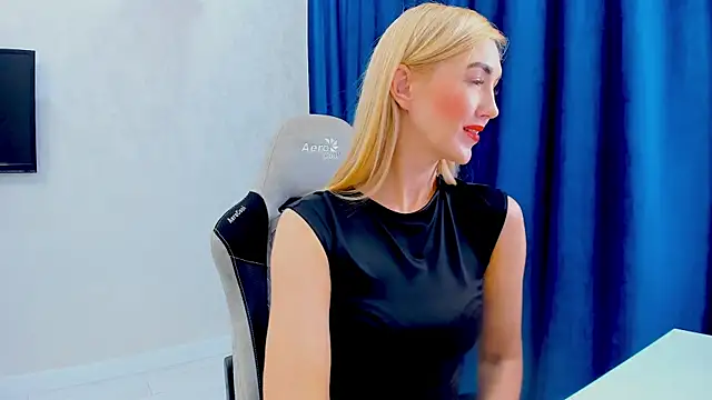Snapshot of HotyPlays chatting on 01-11-25, 04:57 HotyPlays online show from 01-11-25, 04:57