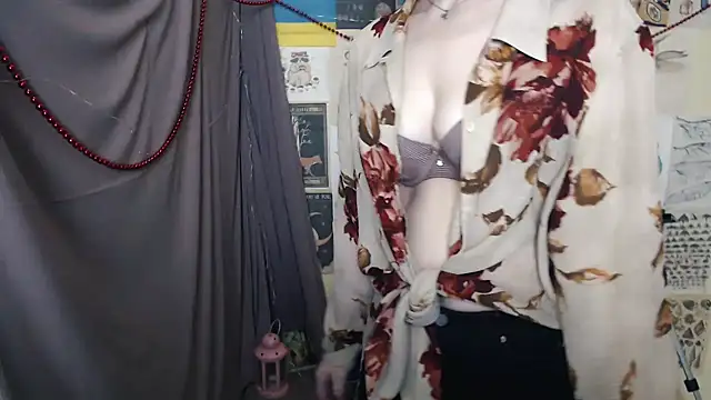 VeryVeryVeryShy  online show from 01-05-25, 12:53