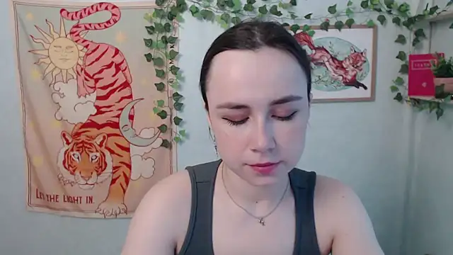 VeryVeryVeryShy  online show from 05-26-26, 05:47