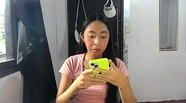 Snapshot of ErikaJayne4u chatting on 12-05-24, 04:20 ErikaJayne4u online show from 12-05-24, 04:20