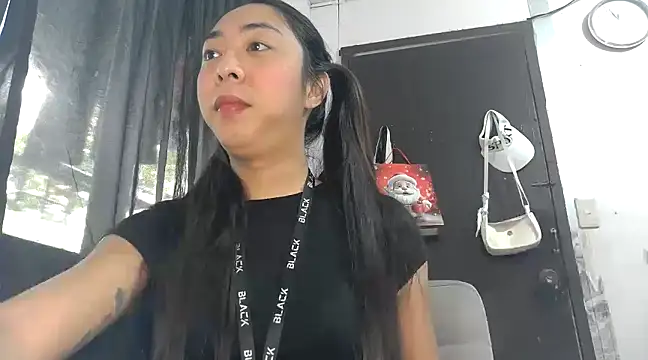 Snapshot of ErikaJayne4u chatting on 12-22-24, 03:55 ErikaJayne4u online show from 12-22-24, 03:55