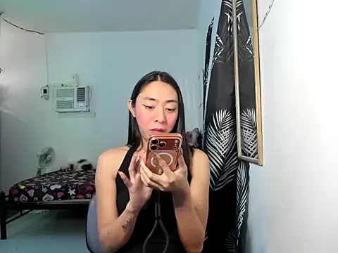 Snapshot of ErikaJayne4u chatting on 01-13-26, 05:24 ErikaJayne4u online show from 01-13-26, 05:24