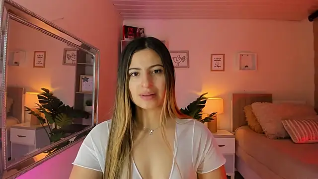 Snapshot of little_antonela chatting on 12-13-24, 02:16 little antonela online show from 12-13-24, 02:16