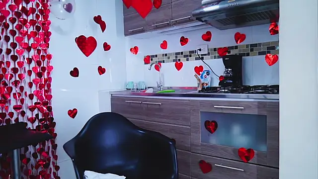 Snapshot of little_antonela chatting on 02-15-25, 02:11 little antonela online show from 02-15-25, 02:11