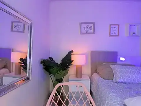 Snapshot of little_antonela chatting on 03-03-25, 06:22 little antonela online show from 03-03-25, 06:22