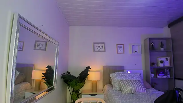 Snapshot of little_antonela chatting on 03-19-25, 03:51 little antonela online show from 03-19-25, 03:51