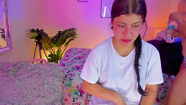 Snapshot of little_antonela chatting on 09-08-25, 03:11 little antonela online show from 09-08-25, 03:11