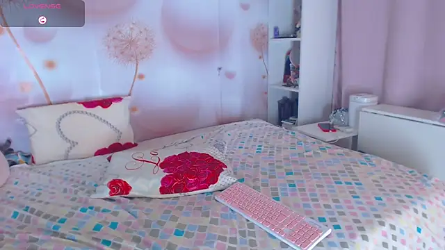 Snapshot of mooncandygirl chatting on 07-14-26, 10:21 mooncandygirl online show from 07-14-26, 10:21