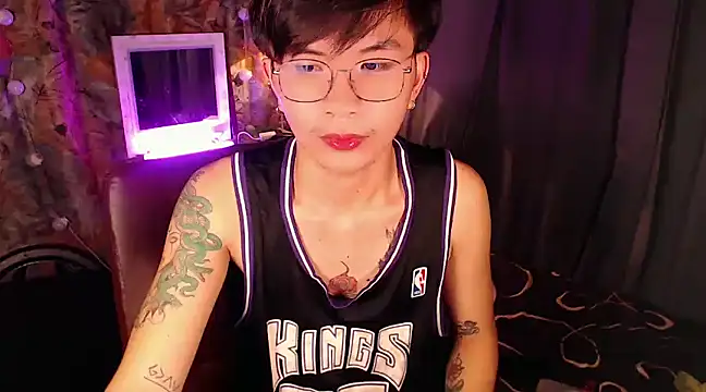 Snapshot of Sexy_Handsome_Drex chatting on 12-03-24, 08:27 Sexy Handsome Drex online show from 12-03-24, 08:27