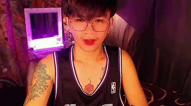 Snapshot of Sexy_Handsome_Drex chatting on 12-03-24, 11:33 Sexy Handsome Drex online show from 12-03-24, 11:33