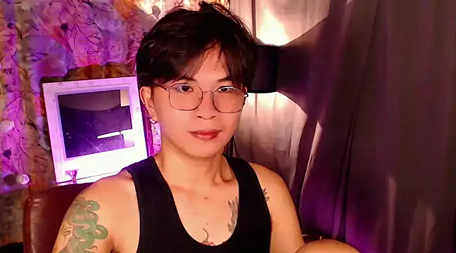 Snapshot of Sexy_Handsome_Drex chatting on 12-14-24, 11:39 Sexy Handsome Drex online show from 12-14-24, 11:39