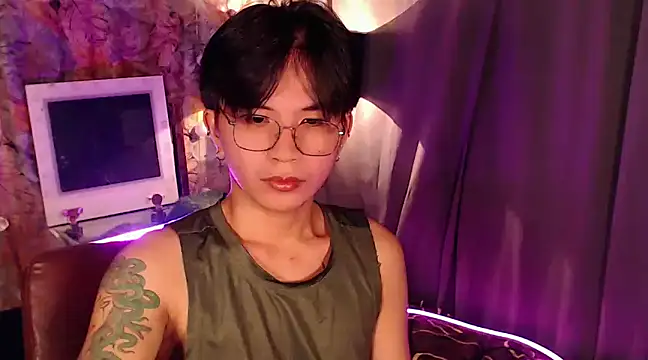 Snapshot of Sexy_Handsome_Drex chatting on 12-15-24, 10:07 Sexy Handsome Drex online show from 12-15-24, 10:07