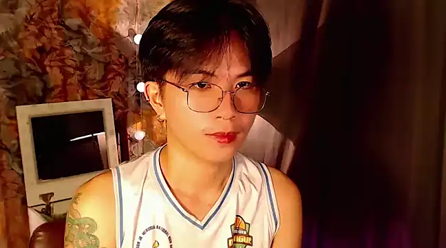 Snapshot of Sexy_Handsome_Drex chatting on 12-21-24, 11:22 Sexy Handsome Drex online show from 12-21-24, 11:22