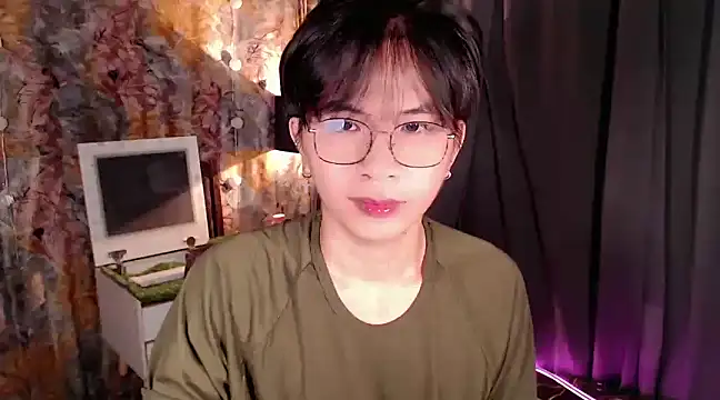 Snapshot of Sexy_Handsome_Drex chatting on 12-29-24, 03:03 Sexy Handsome Drex online show from 12-29-24, 03:03