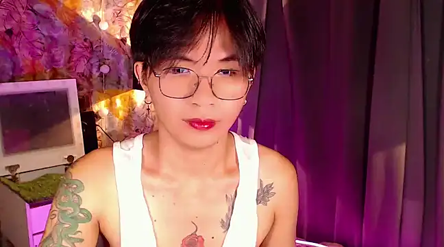 Snapshot of Sexy_Handsome_Drex chatting on 12-31-24, 12:15 Sexy Handsome Drex online show from 12-31-24, 12:15