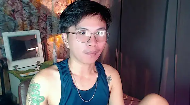 Snapshot of Sexy_Handsome_Drex chatting on 02-13-25, 08:38 Sexy Handsome Drex online show from 02-13-25, 08:38