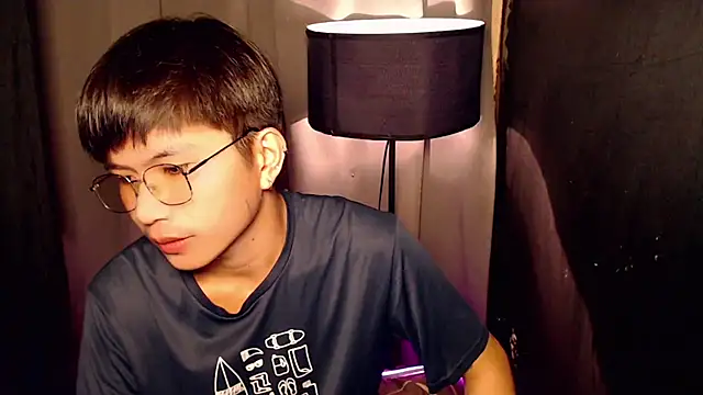 Snapshot of Sexy_Handsome_Drex chatting on 02-28-25, 08:42 Sexy Handsome Drex online show from 02-28-25, 08:42