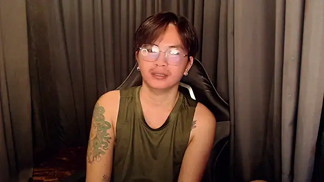 Snapshot of Sexy_Handsome_Drex chatting on 10-12-25, 05:50 Sexy Handsome Drex online show from 10-12-25, 05:50