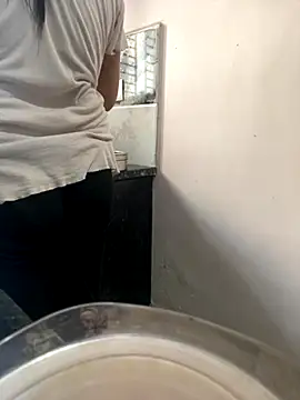 Snapshot of Zoya_Varma004 chatting on 09-16-25, 02:23 Zoya Varma004 online show from 09-16-25, 02:23