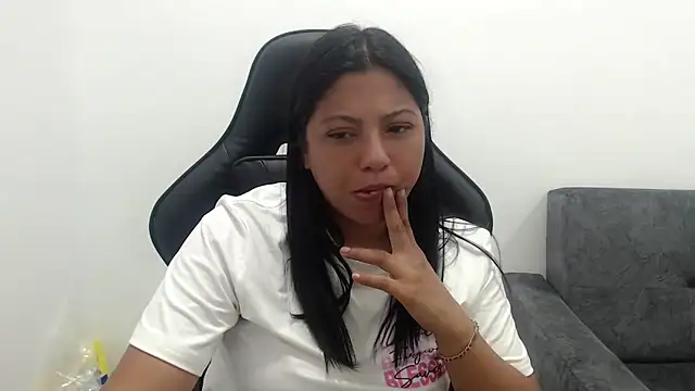 Leylafourniert online show from 06-29-26, 05:57