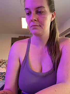 Snapshot of newMichelle chatting on 06-15-26, 06:37 newMichelle online show from 06-15-26, 06:37