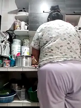 Snapshot of Keyla01_ chatting on 10-12-25, 11:42 Keyla01 online show from 10-12-25, 11:42