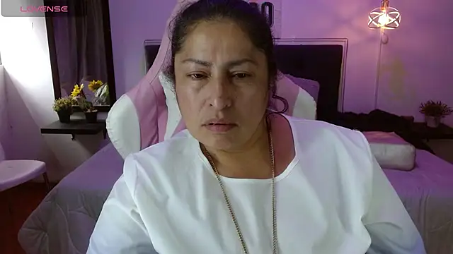 Snapshot of Keyla01_ chatting on 10-27-25, 06:34 Keyla01 online show from 10-27-25, 06:34