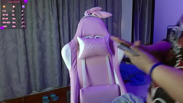 Snapshot of Keyla01_ chatting on 11-08-25, 11:43 Keyla01 online show from 11-08-25, 11:43