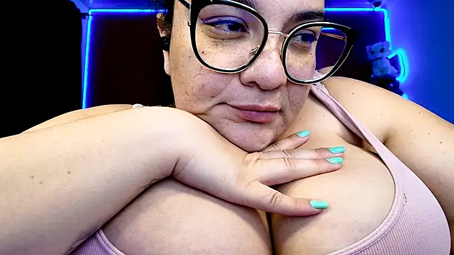 Snapshot of lulubigtitts1 chatting on 02-06-25, 07:35 lulubigtitts1 online show from 02-06-25, 07:35