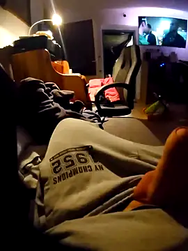 Snapshot of anonymus9006 chatting on 11-12-25, 06:08 anonymus9006 online show from 11-12-25, 06:08