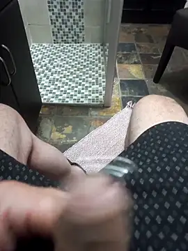 Snapshot of anellov chatting on 11-08-25, 01:50 anellov online show from 11-08-25, 01:50