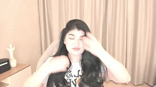 Snapshot of mia_lui chatting on 06-27-26, 07:30 mia lui online show from 06-27-26, 07:30