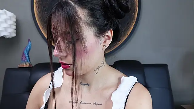 miss sharlotte18 online show from 04-06-26, 06:09