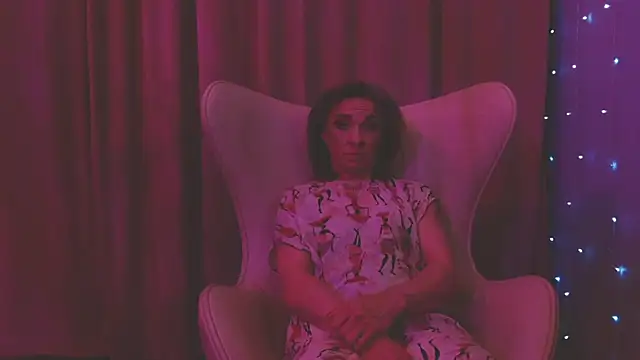 Snapshot of julia_renard chatting on 02-02-25, 12:40 julia renard online show from 02-02-25, 12:40