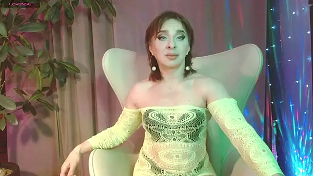 Snapshot of julia_renard chatting on 10-26-25, 11:05 julia renard online show from 10-26-25, 11:05