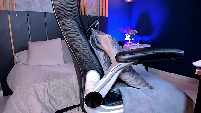 Snapshot of shanelhot chatting on 02-11-25, 12:59 shanelhot online show from 02-11-25, 12:59