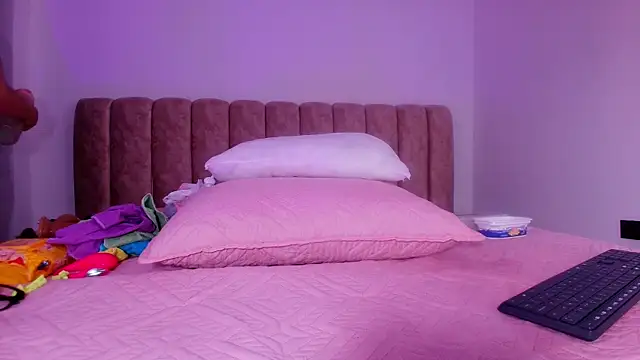  linda milk  online show from 11-13-25, 03:05