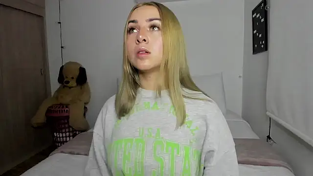 Snapshot of sophi_mooreno chatting on 12-12-24, 02:26 sophi mooreno online show from 12-12-24, 02:26