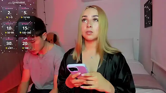 Snapshot of sophi_mooreno chatting on 12-19-24, 11:25 sophi mooreno online show from 12-19-24, 11:25