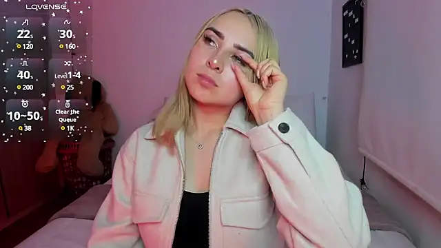 Snapshot of sophi_mooreno chatting on 12-24-24, 01:16 sophi mooreno online show from 12-24-24, 01:16