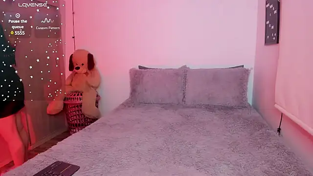 Snapshot of sophi_mooreno chatting on 02-12-25, 01:19 sophi mooreno online show from 02-12-25, 01:19