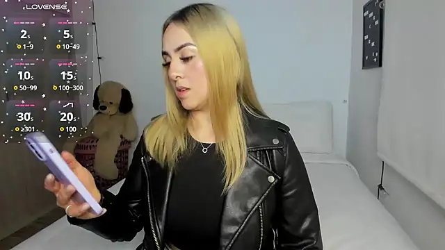 Snapshot of sophi_mooreno chatting on 03-05-25, 02:25 sophi mooreno online show from 03-05-25, 02:25