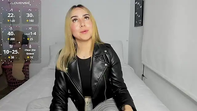 Snapshot of sophi_mooreno chatting on 03-05-25, 05:29 sophi mooreno online show from 03-05-25, 05:29