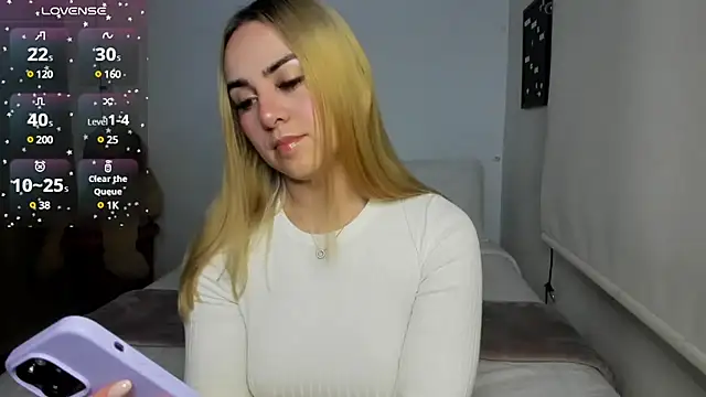 Snapshot of sophi_mooreno chatting on 03-10-25, 02:17 sophi mooreno online show from 03-10-25, 02:17