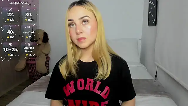 Snapshot of sophi_mooreno chatting on 03-21-25, 01:56 sophi mooreno online show from 03-21-25, 01:56