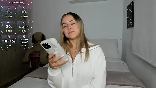 Snapshot of sophi_mooreno chatting on 09-15-25, 11:49 sophi mooreno online show from 09-15-25, 11:49