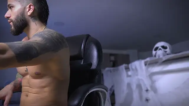 Snapshot of Frank_Farrell chatting on 10-28-25, 10:34 Frank Farrell online show from 10-28-25, 10:34