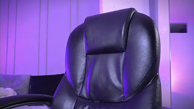 Snapshot of Frank_Farrell chatting on 11-05-25, 10:32 Frank Farrell online show from 11-05-25, 10:32