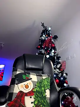 Snapshot of Frank_Farrell chatting on 12-23-25, 04:10 Frank Farrell online show from 12-23-25, 04:10