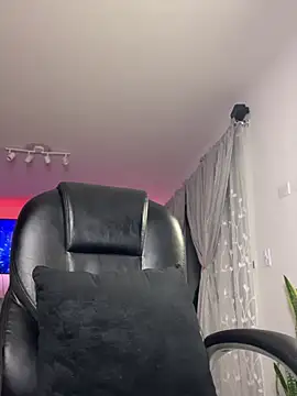 Snapshot of Frank_Farrell chatting on 02-05-26, 06:40 Frank Farrell online show from 02-05-26, 06:40